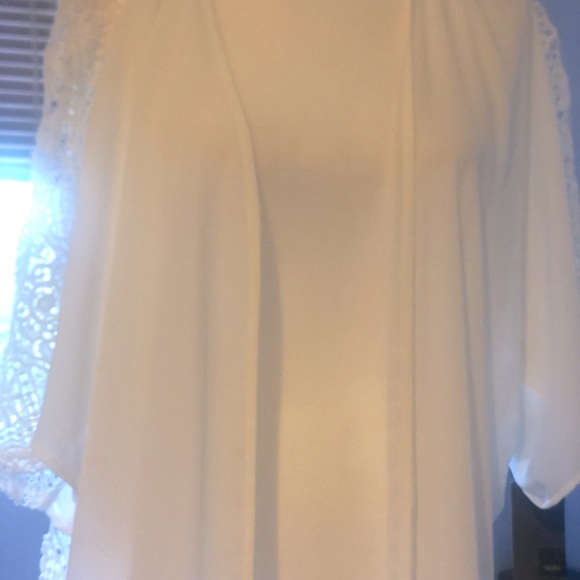 KIMONO NWT Laceback - Picture 4 of 4